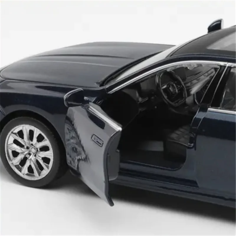 1/32 BMW i7 Diecast Alloy Car Model 4 1/32 BMW i7 Diecast Alloy Car Model - Image 4