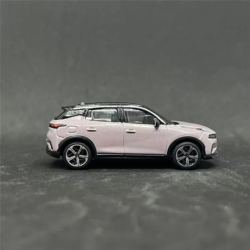 Bburago 1:64 LYNK&CO 06 EM-P SUV Model 5 Bburago 1:64 LYNK&CO 06 EM-P SUV Model - Image 5