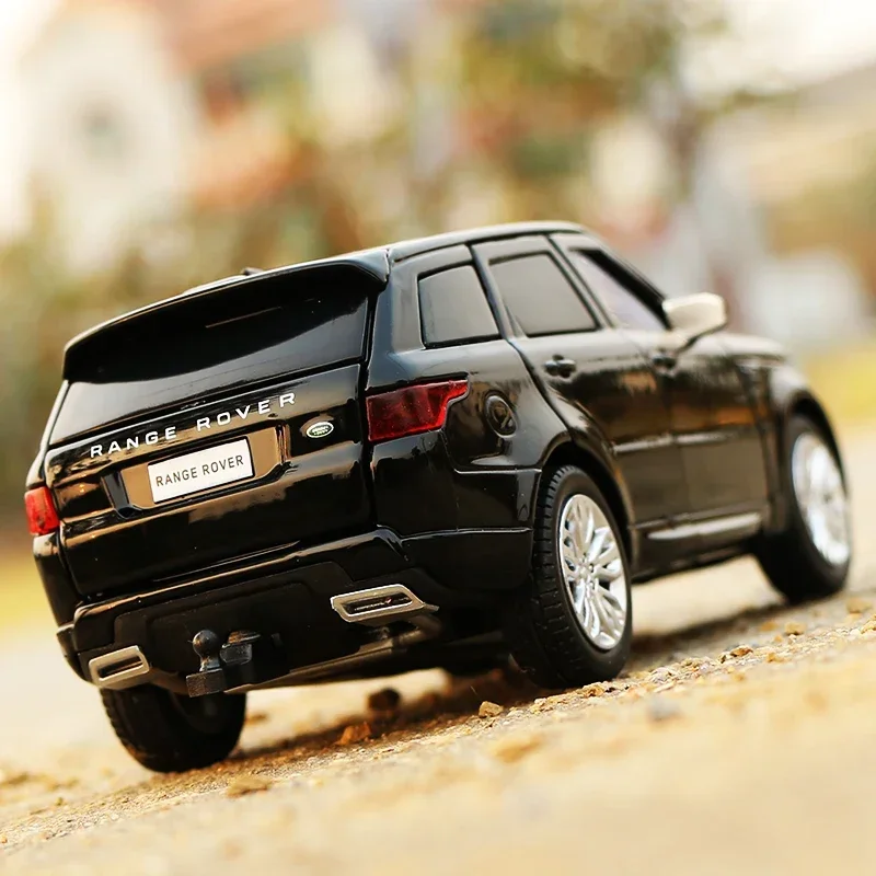 1:32 Range Rover Sports SUV Diecast Model 6 1:32 Range Rover Sports SUV Diecast Model - Image 6