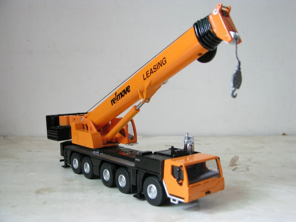 Diecast Liebherr LTM1250-5.1 Crane Model 1:87 Scale 4 Diecast Liebherr LTM1250-5.1 Crane Model 1:87 Scale - Image 4
