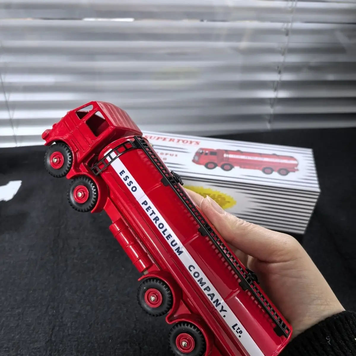 Leyland Oil Tank Truck 1:43 Scale Model 3 Leyland Oil Tank Truck 1:43 Scale Model - Image 3