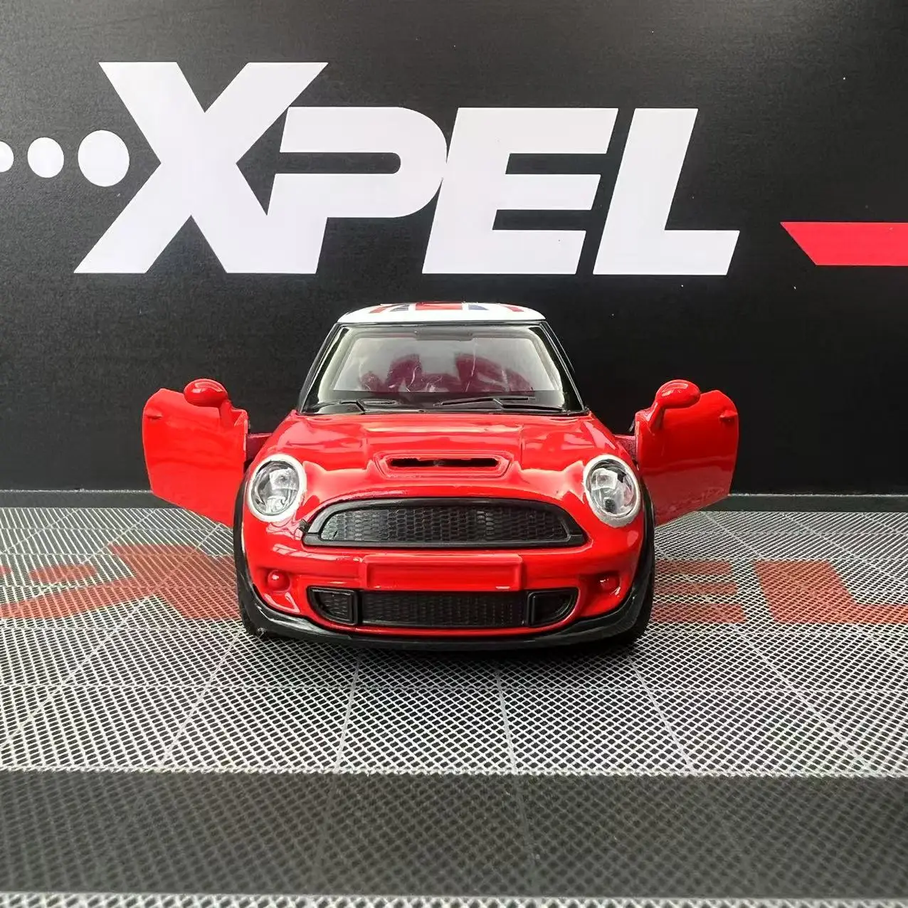 1:36 Scale Diecast Mini Cooper Model Red/White 5 1:36 Scale Diecast Mini Cooper Model Red/White - Image 5