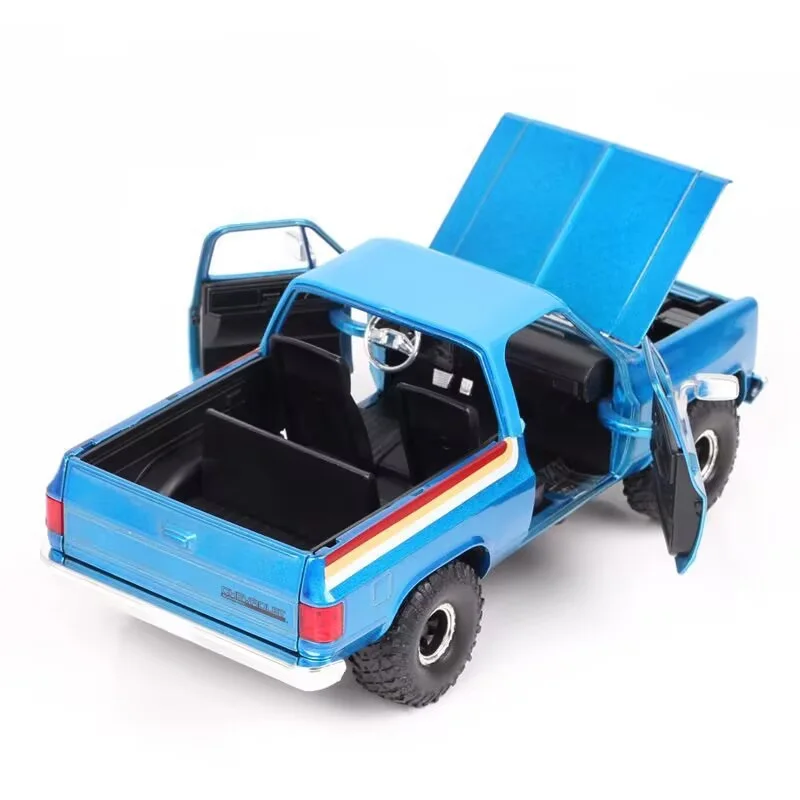 1980 Blazer Diecast Model 1/24 Scale Blue 6 1980 Blazer Diecast Model 1/24 Scale Blue - Image 6