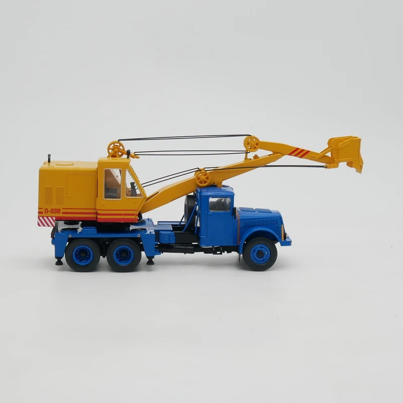 Tatra 111 D-030 Diecast Model 1:43 Scale 6 Tatra 111 D-030 Diecast Model 1:43 Scale - Image 6