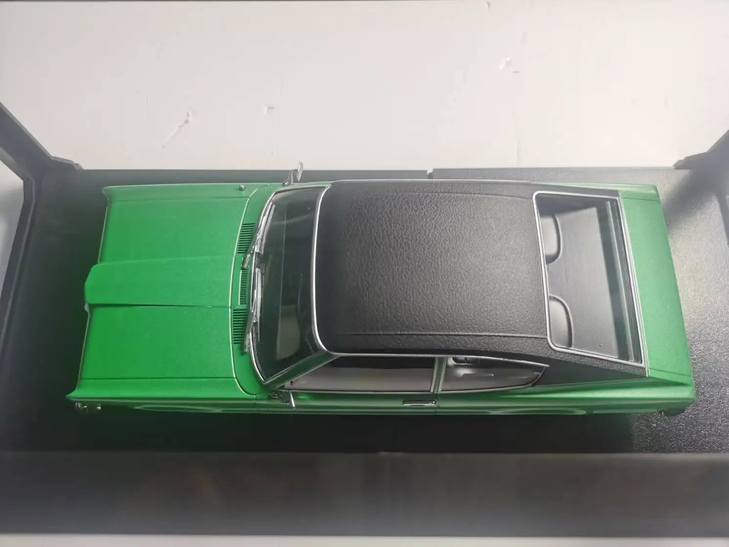 1971 Ford Taunus GT L Limousine Model 1:18 Scale 4 1971 Ford Taunus GT L Limousine Model 1:18 Scale - Image 4