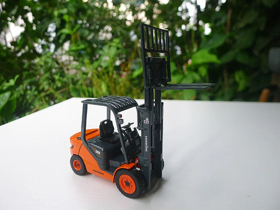 Diecast Lonking LG30DT Forklift Model 1:35 Scale 4 Diecast Lonking LG30DT Forklift Model 1:35 Scale - Image 4