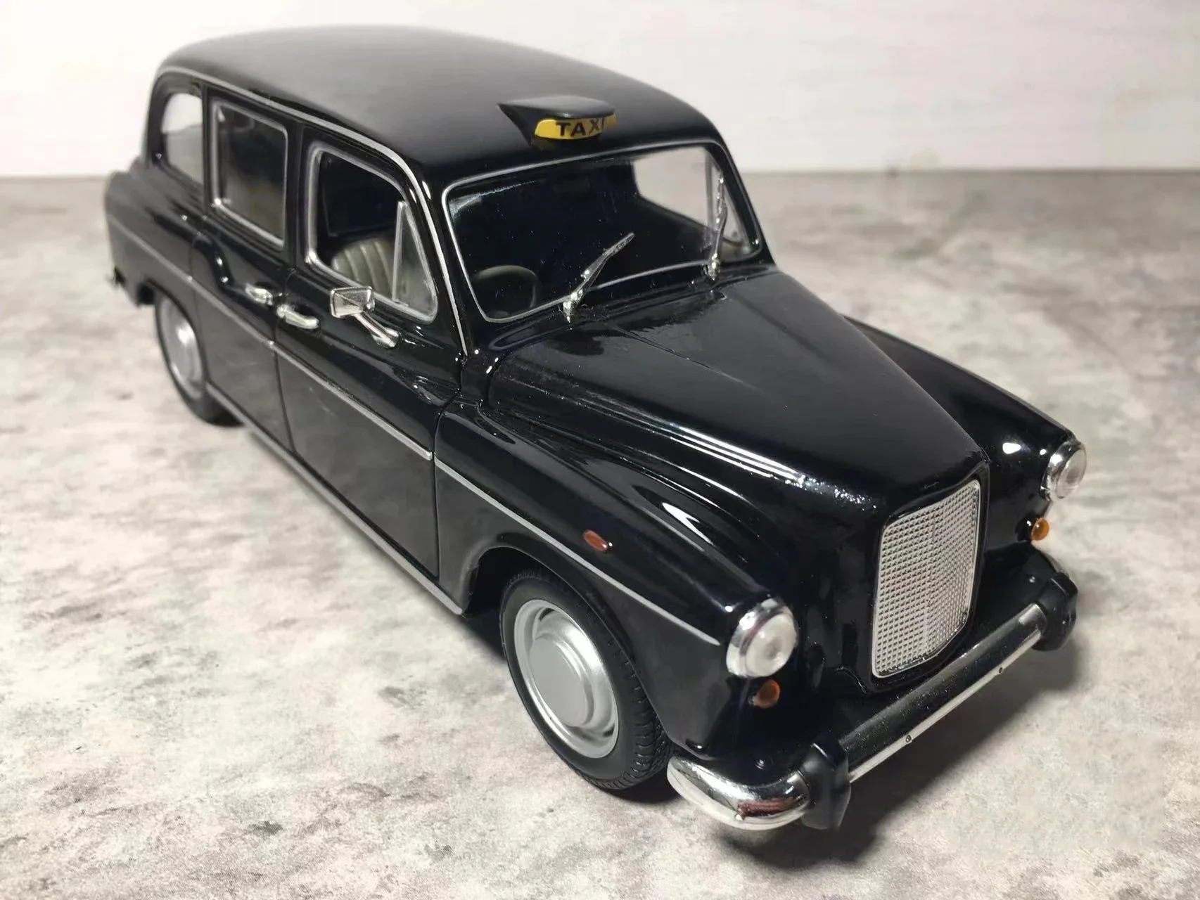 WELLY Austin FX4 London Taxi 1:24 Model 4 WELLY Austin FX4 London Taxi 1:24 Model - Image 4