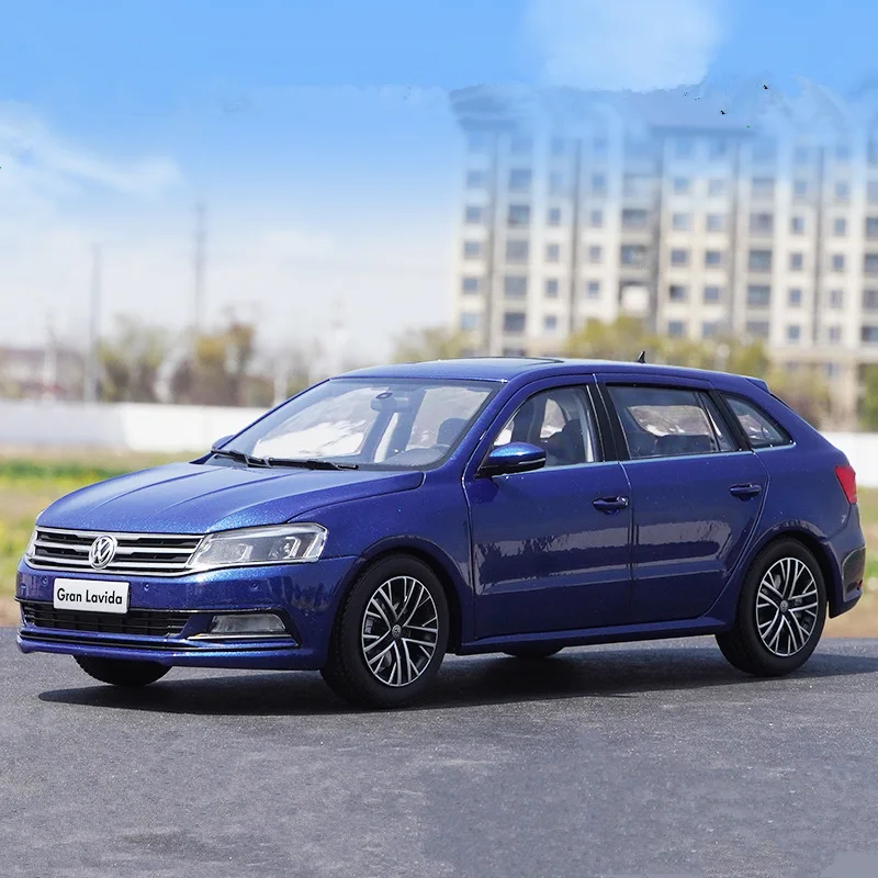 VW Gran Lavida 1:18 Diecast Model Silver 10 VW Gran Lavida 1:18 Diecast Model Silver - Image 10