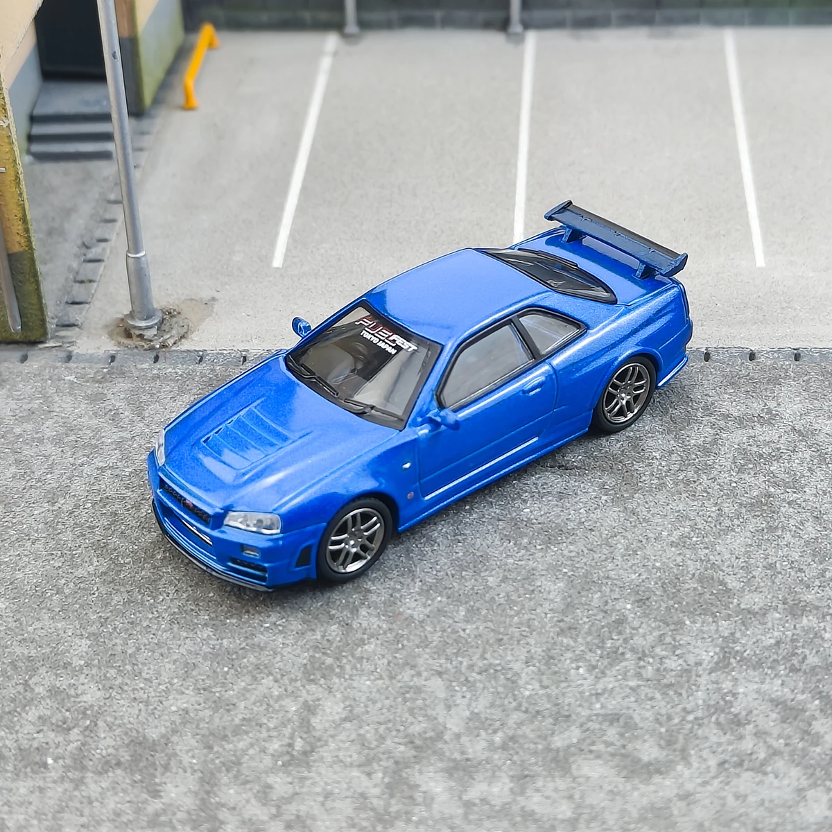 Diecast 1/64 Nissan Nismo R34 GT-R Model 2 Diecast 1/64 Nissan Nismo R34 GT-R Model - Image 2