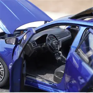 VW Gran Lavida 1:18 Diecast Model Silver 17 Sb2e9c28fae874d768ad9638c0ef06e60w