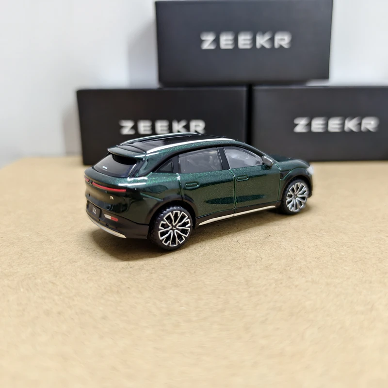 ZEEKR 7X SUV 1:64 Scale Diecast Model 2 ZEEKR 7X SUV 1:64 Scale Diecast Model - Image 2
