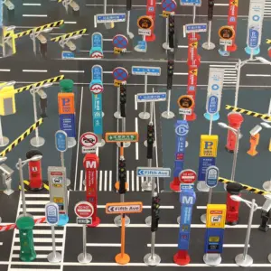 Miniature Urban Traffic Model Set - 12 Pieces 11 Sb4c16a9df7c14d3cb355272707547056U