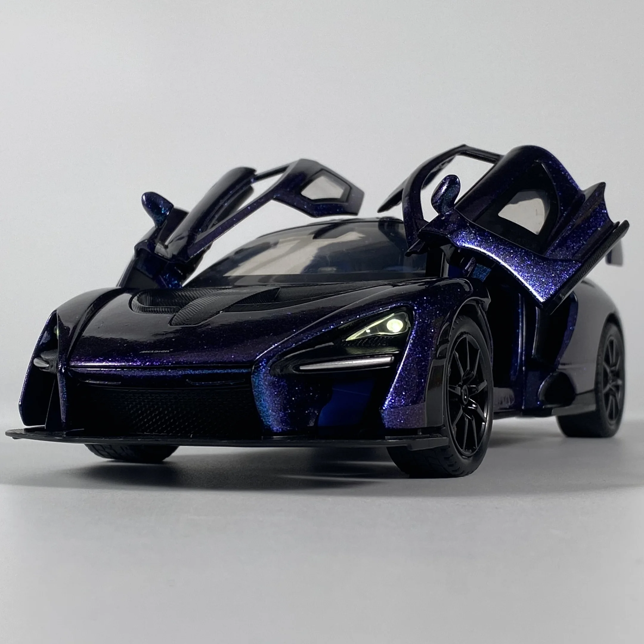 McLaren Senna 1:24 Die-Cast Model Car 5 McLaren Senna 1:24 Die-Cast Model Car - Image 5