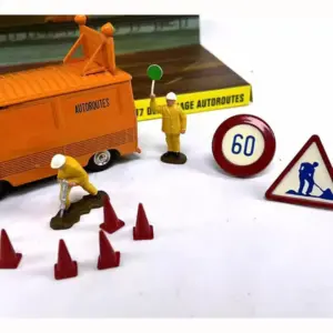 Dinky Toys 1:43 Road Maintenance Vehicle 10 Sb619289b8094495d800179fd5f38fcd2v