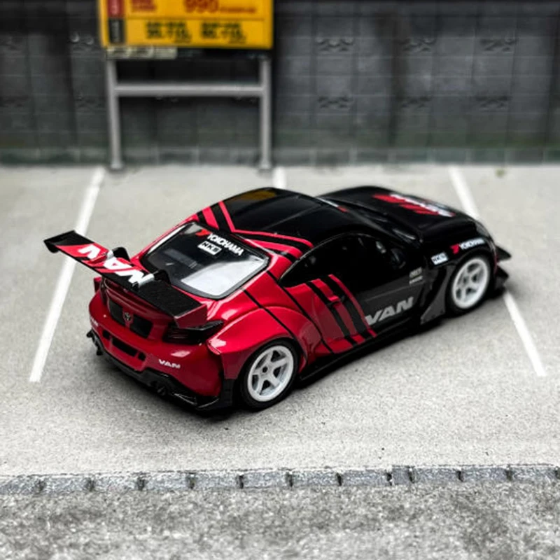 GR86 HKS TYPE R 1:64 Scale Diecast Model 2 GR86 HKS TYPE R 1:64 Scale Diecast Model - Image 2