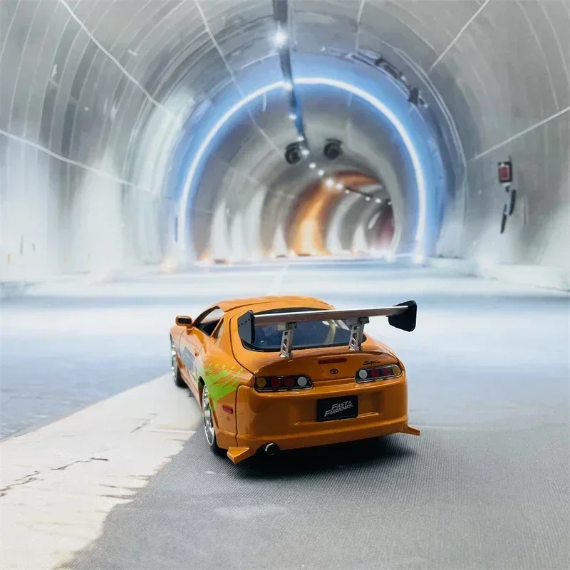 1995 Toyota Sudomachi Charger 1:24 Diecast Model 4 1995 Toyota Sudomachi Charger 1:24 Diecast Model - Image 4