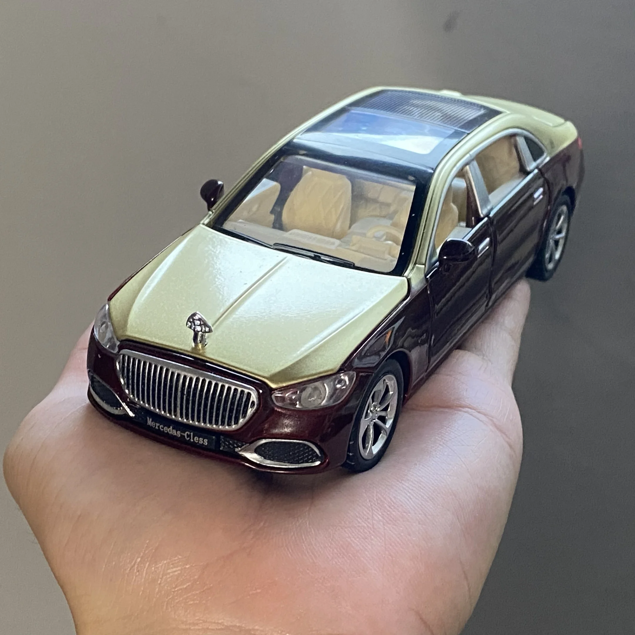 1/32 Benz Maybach S680 Luxury Limousine Model 3 1/32 Benz Maybach S680 Luxury Limousine Model - Image 3
