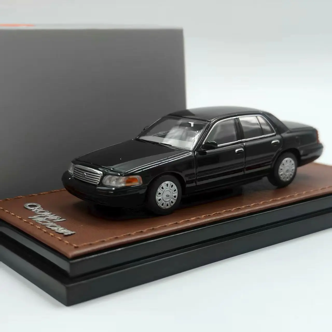 GOC 1:64 Crown Victoria Diecast Model Car 3 GOC 1:64 Crown Victoria Diecast Model Car - Image 3