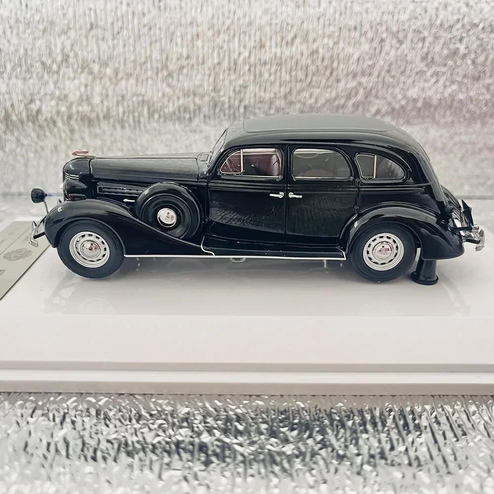 Zis-101a Soviet Limousine 1:43 Scale Model 2 Zis-101a Soviet Limousine 1:43 Scale Model - Image 2