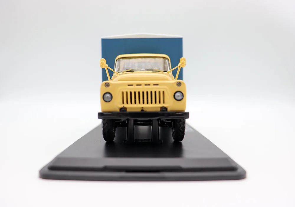 1/43 Scale GAZ 53A Vintage Truck Model 2 1/43 Scale GAZ 53A Vintage Truck Model - Image 2