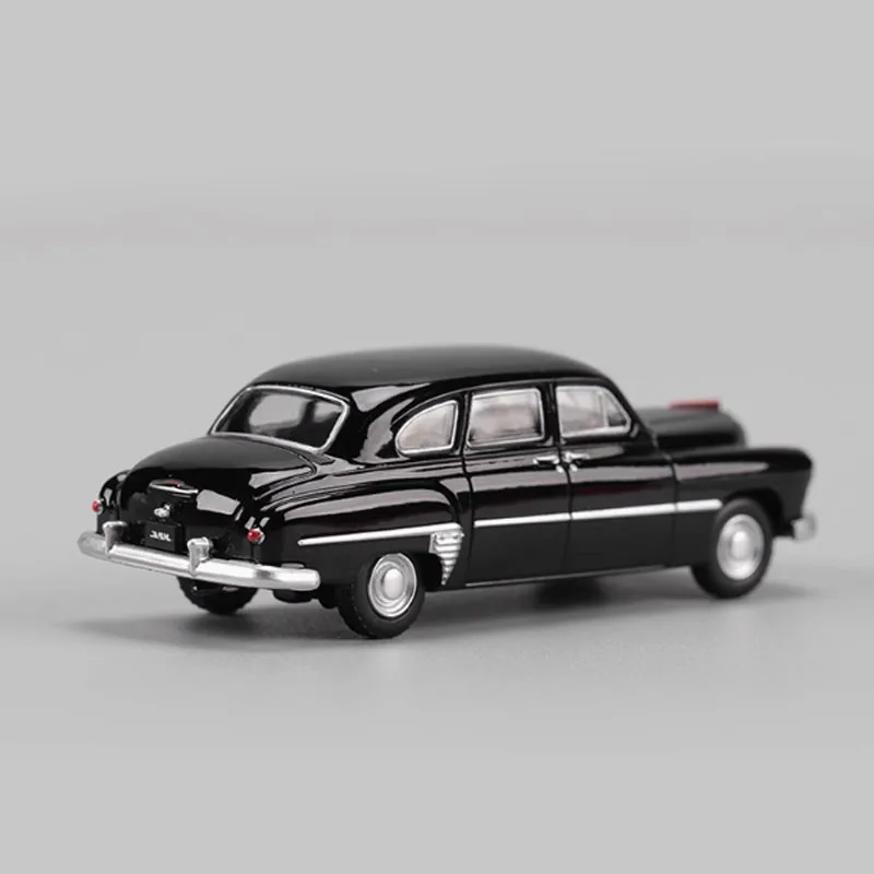 1:64 Scale GAZ-12 ZIM Model Car 4 1:64 Scale GAZ-12 ZIM Model Car - Image 4