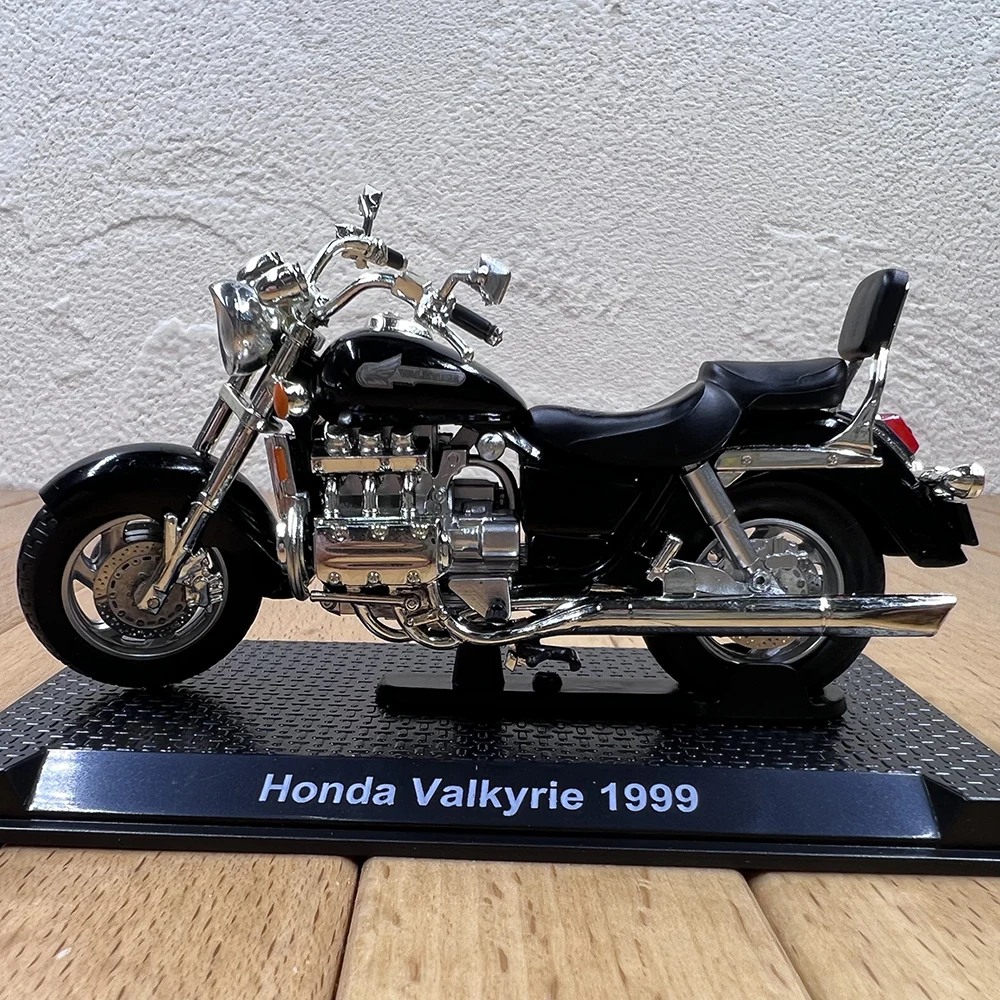 1999 Honda Valkyrie Die-Cast Model Motorcycle 2 1999 Honda Valkyrie Die-Cast Model Motorcycle - Image 2