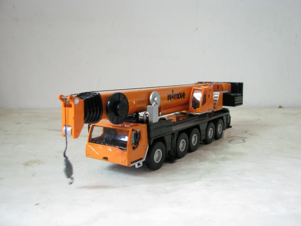 Diecast Liebherr LTM1250-5.1 Crane Model 1:87 Scale 3 Diecast Liebherr LTM1250-5.1 Crane Model 1:87 Scale - Image 3