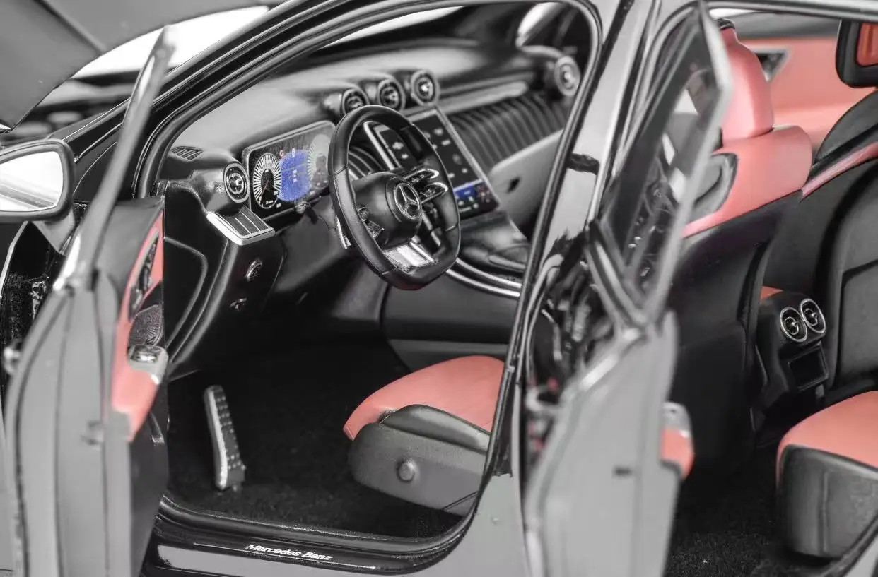 1/18 Scale Glossy Black GLC Diecast Model 6 1/18 Scale Glossy Black GLC Diecast Model - Image 6