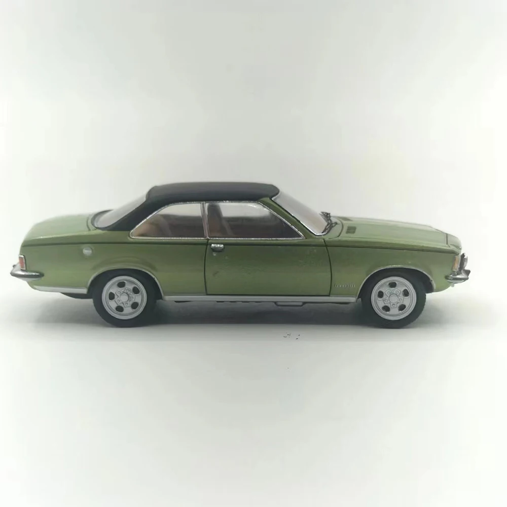 Opel Commodore B 1:43 Die-Cast Model Collectible 3 Opel Commodore B 1:43 Die-Cast Model Collectible - Image 3