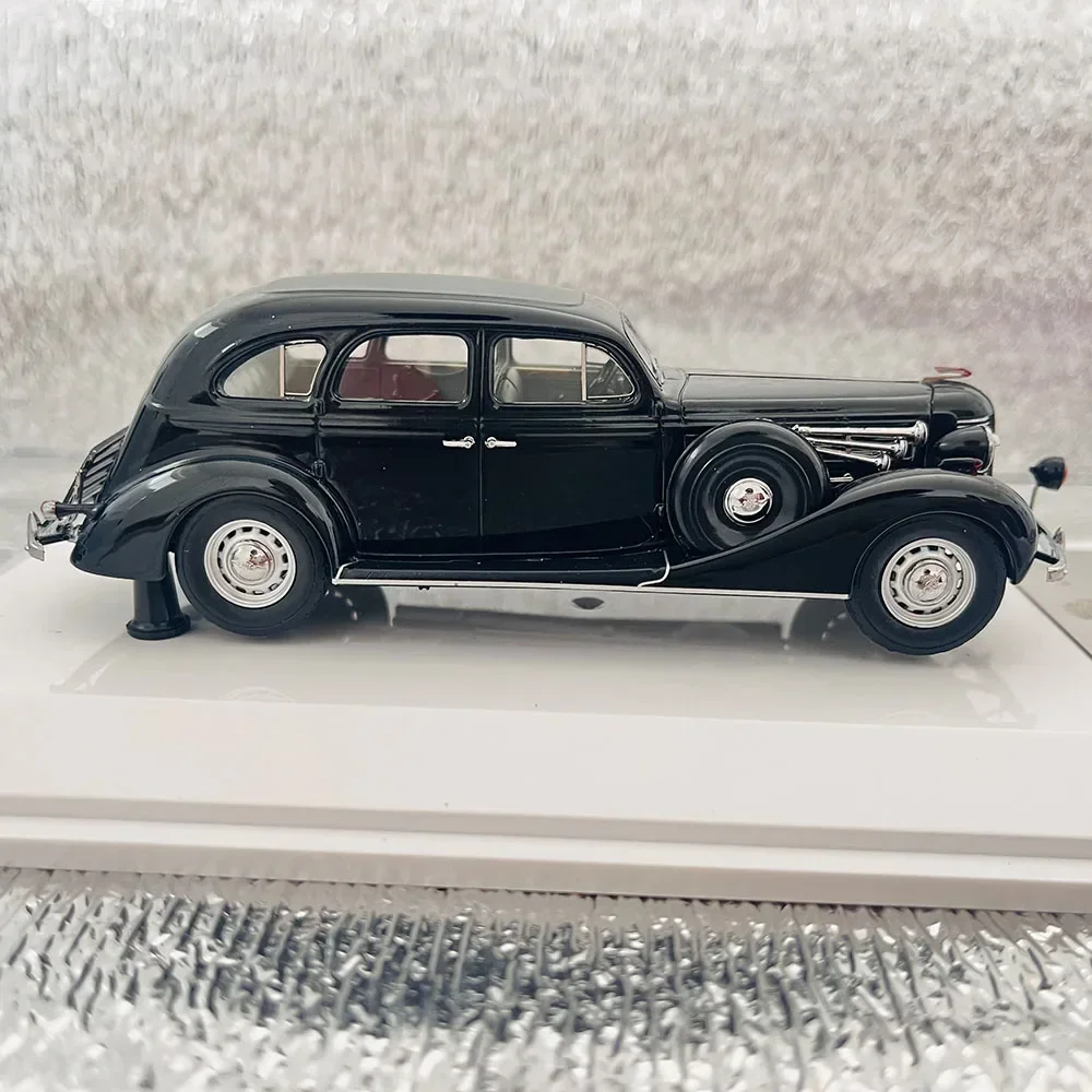 Zis-101a Soviet Limousine 1:43 Scale Model 5 Zis-101a Soviet Limousine 1:43 Scale Model - Image 5