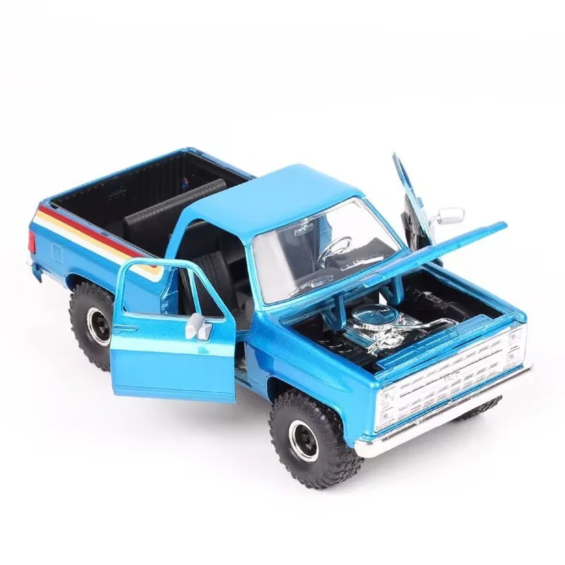 1980 Blazer Diecast Model 1/24 Scale Blue 2 1980 Blazer Diecast Model 1/24 Scale Blue - Image 2