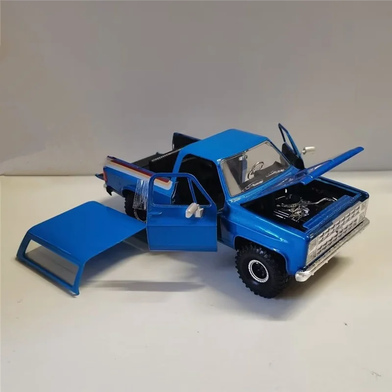 1980 Blazer Diecast Model 1/24 Scale Blue 7 1980 Blazer Diecast Model 1/24 Scale Blue - Image 7