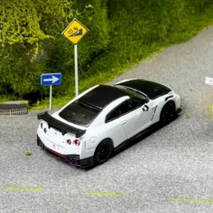 1:64 Scale Diecast Metal Nissan GT-R R35 Model 8 Sc08b8a705f524936904ce33f484a6b25F