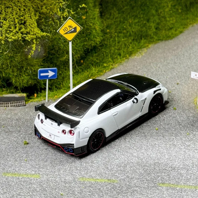 1:64 Scale Diecast Metal Nissan GT-R R35 Model 2 1:64 Scale Diecast Metal Nissan GT-R R35 Model - Image 2