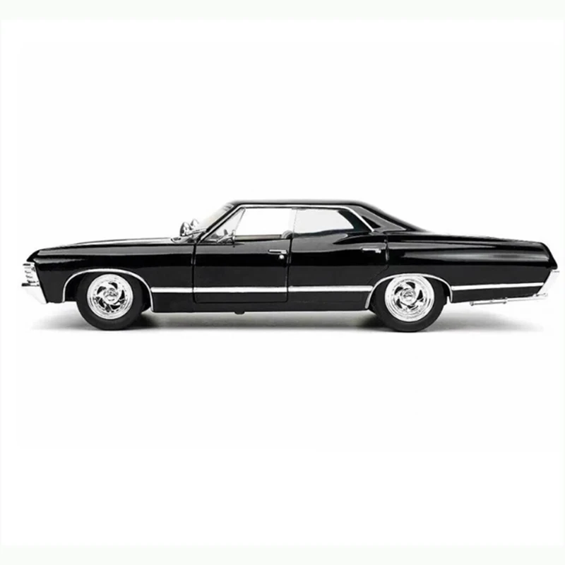 1967 Chevrolet Impala SS 1:24 Scale Diecast Model 5 1967 Chevrolet Impala SS 1:24 Scale Diecast Model - Image 5