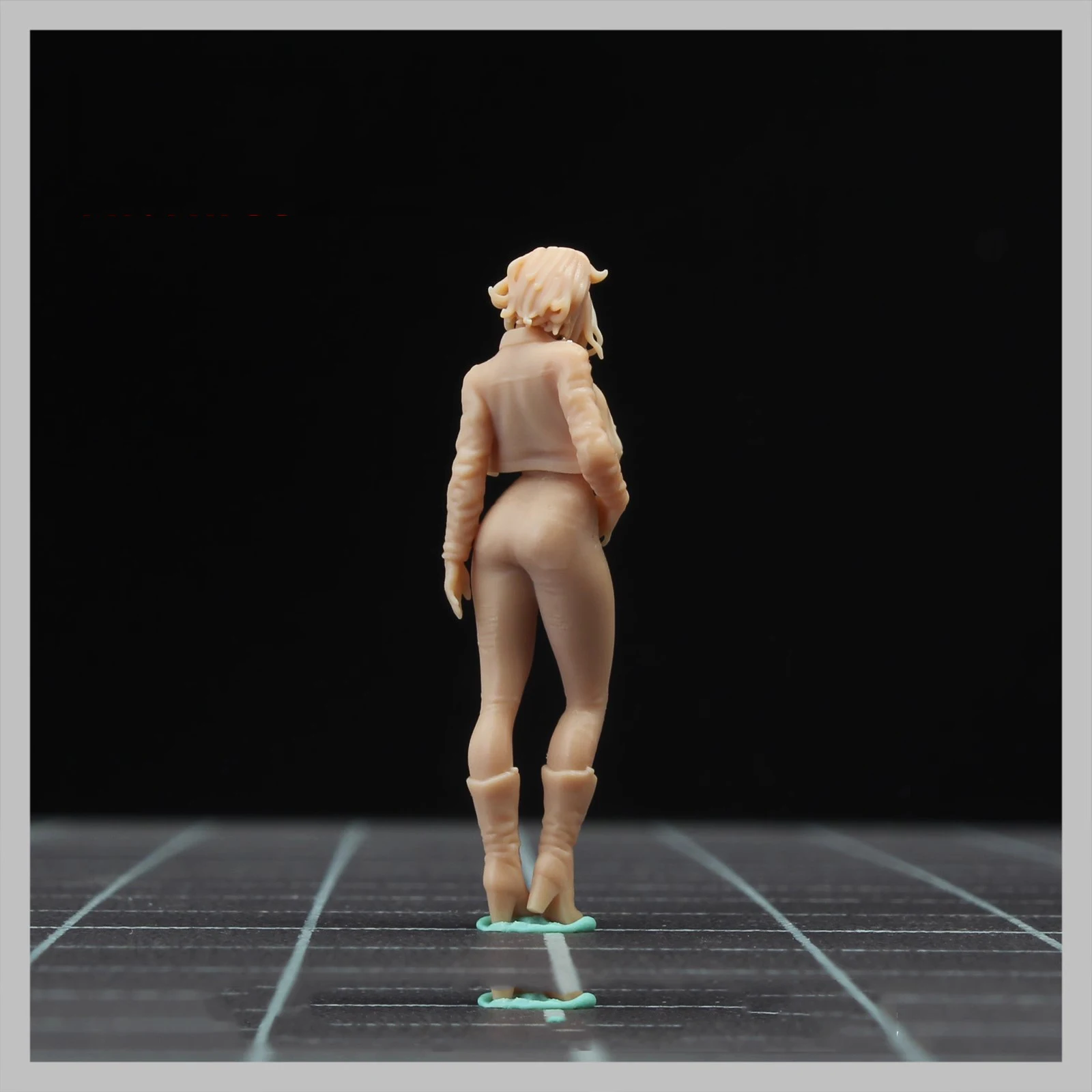 Stylish Miniature Female Figure in Two Scales 2 Stylish Miniature Female Figure in Two Scales - Image 2