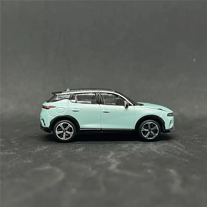 Bburago 1:64 LYNK&CO 06 EM-P SUV Model 2 Bburago 1:64 LYNK&CO 06 EM-P SUV Model - Image 2