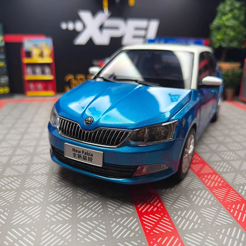 Skoda New Fabia 1:18 Diecast Model Car 4 Skoda New Fabia 1:18 Diecast Model Car - Image 4