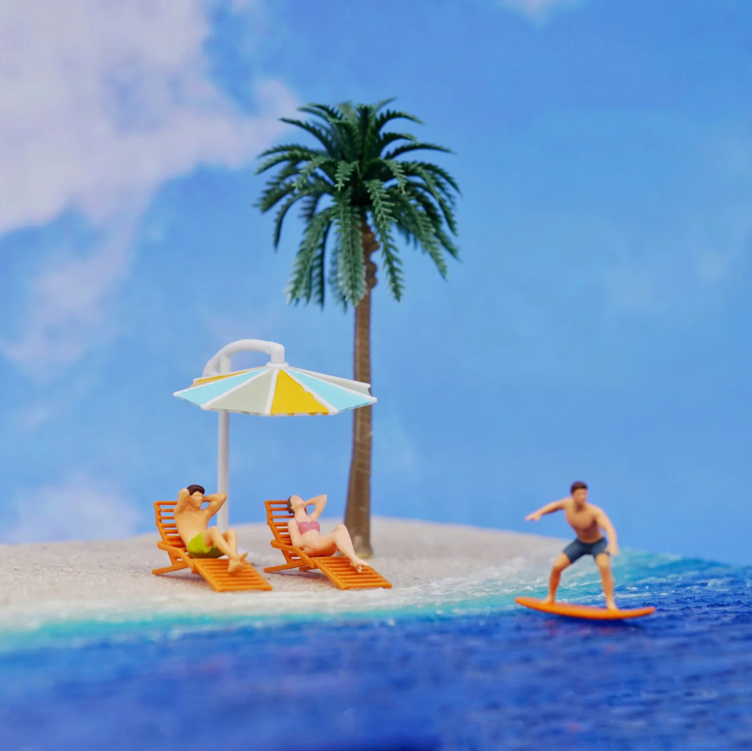 Resin Beach Diorama with Miniature Figures 3 Resin Beach Diorama with Miniature Figures - Image 3