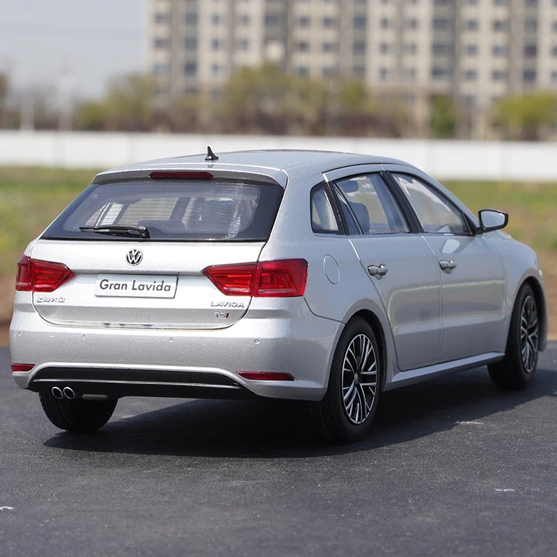 VW Gran Lavida 1:18 Diecast Model Silver 4 VW Gran Lavida 1:18 Diecast Model Silver - Image 4