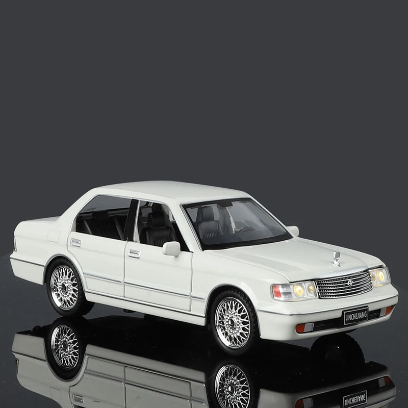 1:32 Scale Toyota Crown Alloy Model Car 6 1:32 Scale Toyota Crown Alloy Model Car - Image 6