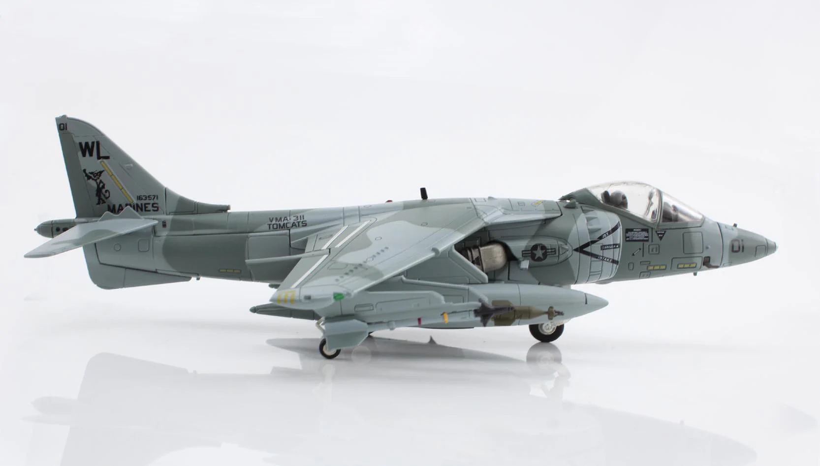 1/72 Scale AV-8B Harrier II Model Aircraft 3 1/72 Scale AV-8B Harrier II Model Aircraft - Image 3