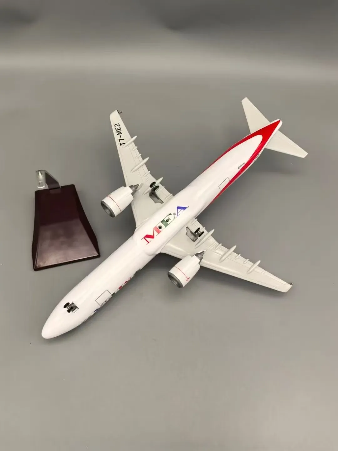 1/100 Scale Plane A321neo Model with LED Lights 5 1/100 Scale Plane A321neo Model with LED Lights - Image 5