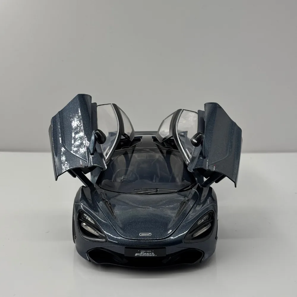 McLaren 720S 1:24 Scale Die-Cast Model 3 McLaren 720S 1:24 Scale Die-Cast Model - Image 3