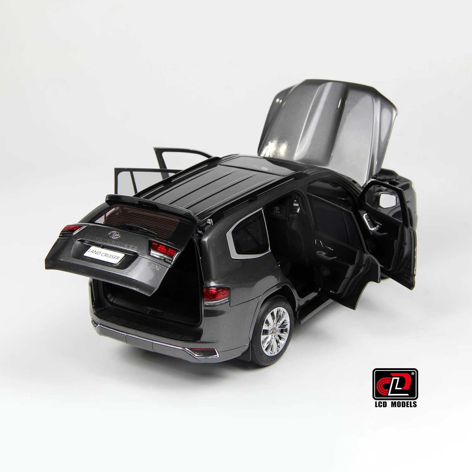 Diecast Model LC300 ZX 1:18 Scale SUV 5 Diecast Model LC300 ZX 1:18 Scale SUV - Image 5