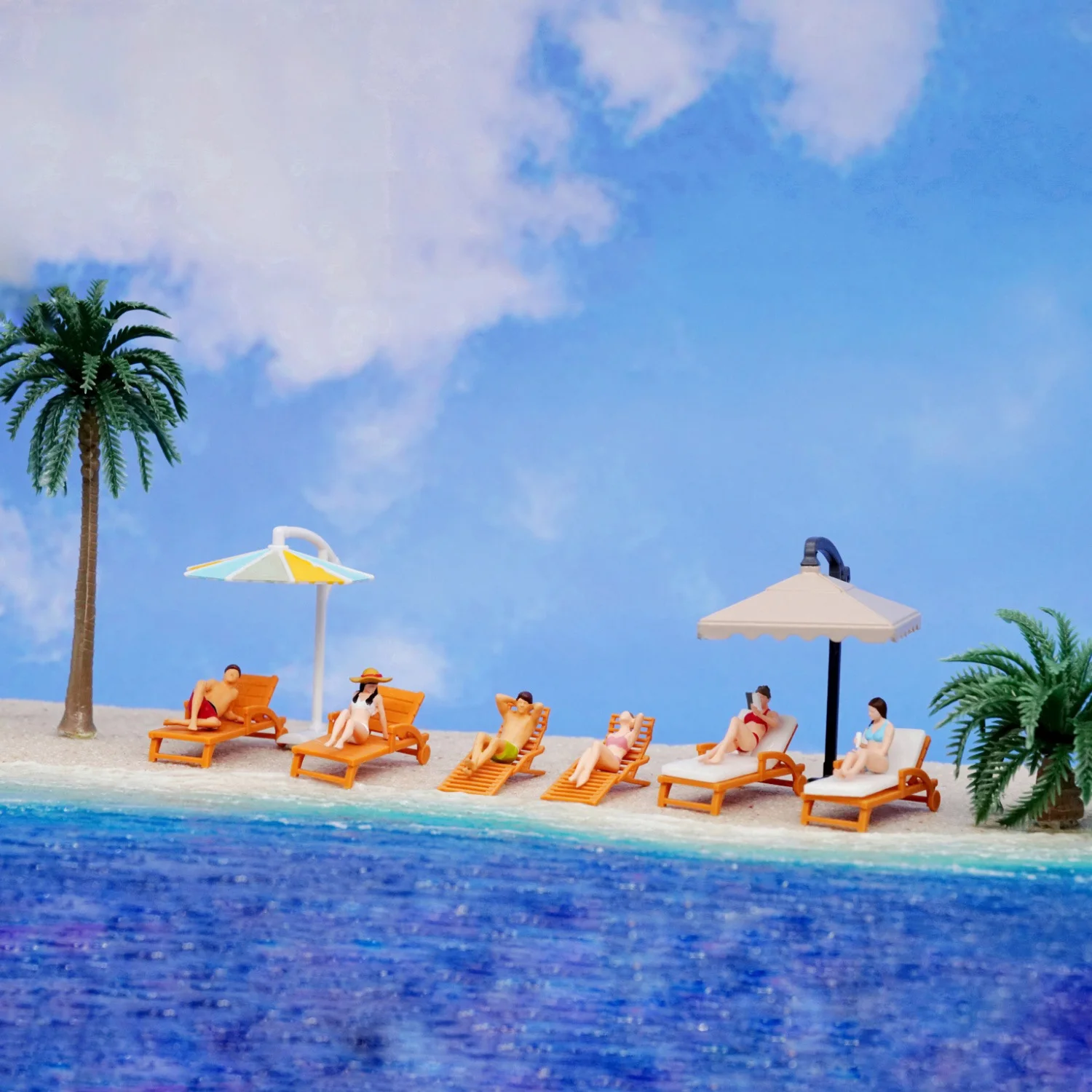 Resin Beach Diorama with Miniature Figures 2 Resin Beach Diorama with Miniature Figures - Image 2