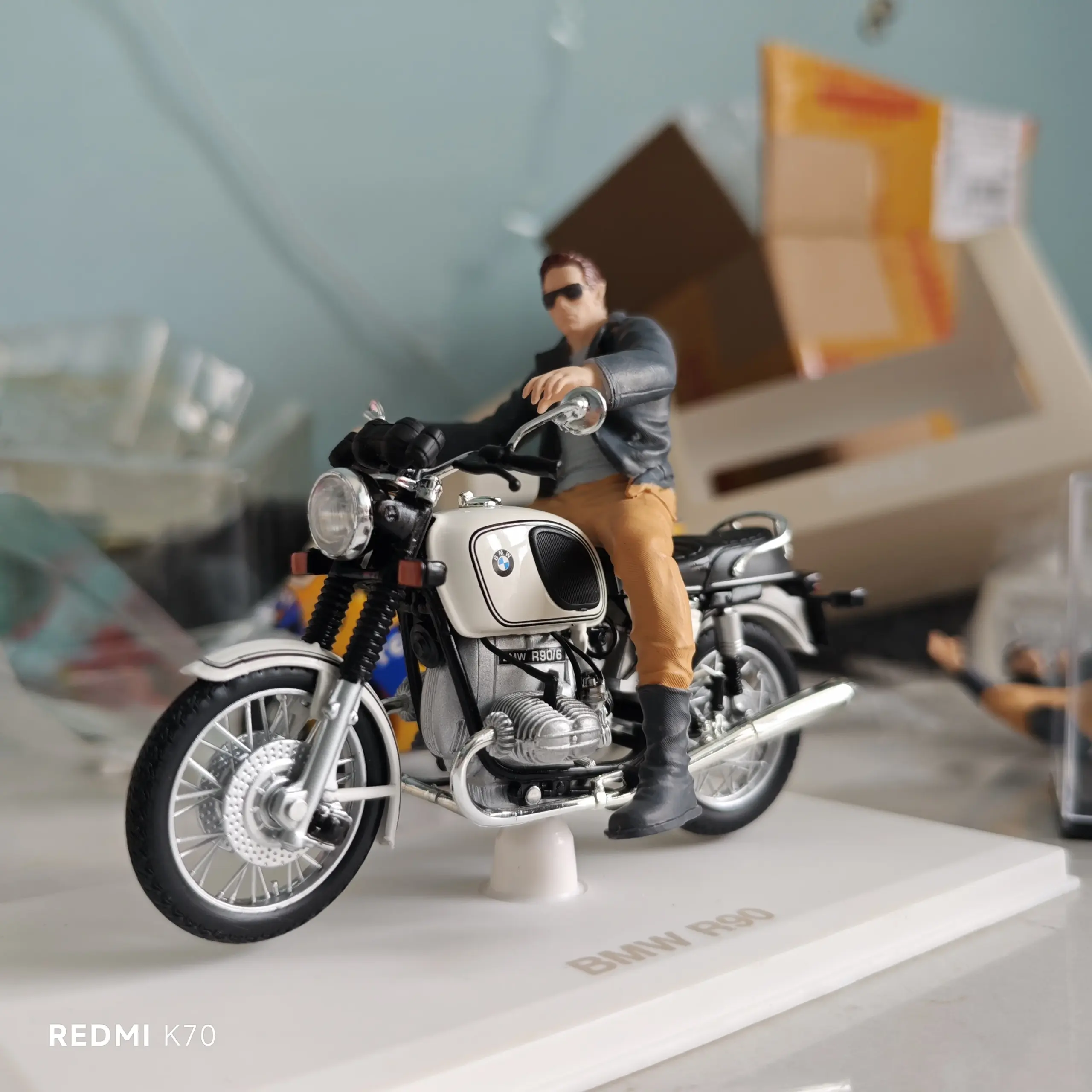1:18 Scale Diecast Motorcycle Model with Rider 3 1:18 Scale Diecast Motorcycle Model with Rider - Image 3