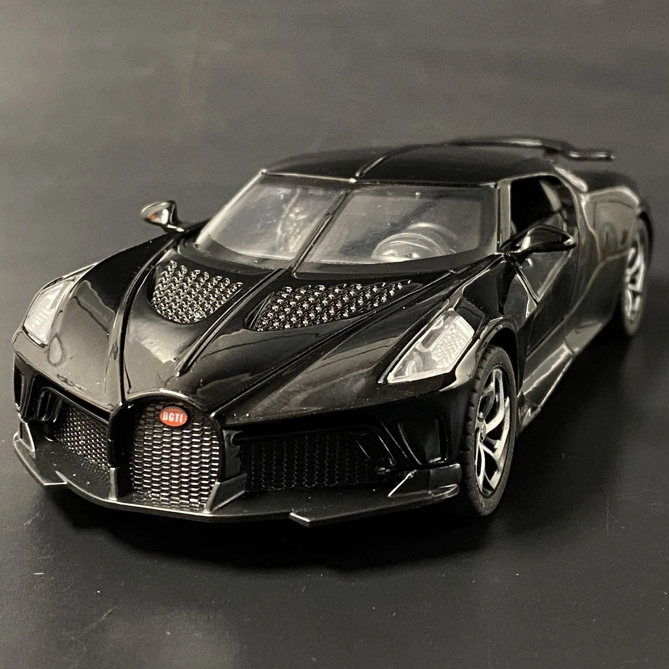1:32 Diecast Metal Supercar Model with Battery 3 1:32 Diecast Metal Supercar Model with Battery - Image 3