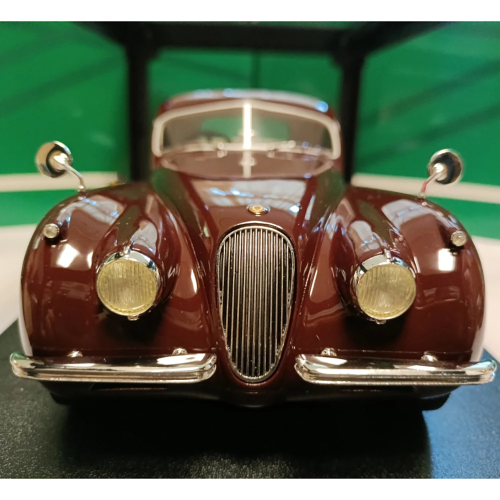 1954 Jaguar XK120 FHC 1:18 Scale Model 3 1954 Jaguar XK120 FHC 1:18 Scale Model - Image 3