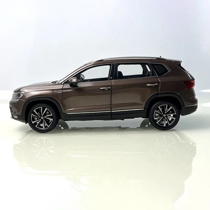 1:18 Scale Tharu 2019 SUV Diecast Model 2 1:18 Scale Tharu 2019 SUV Diecast Model - Image 2
